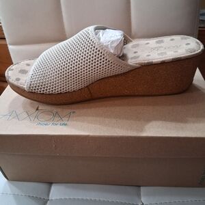 Axxiom Women's Wedge Sandals Cream Comfy Shoes Casual Size 10